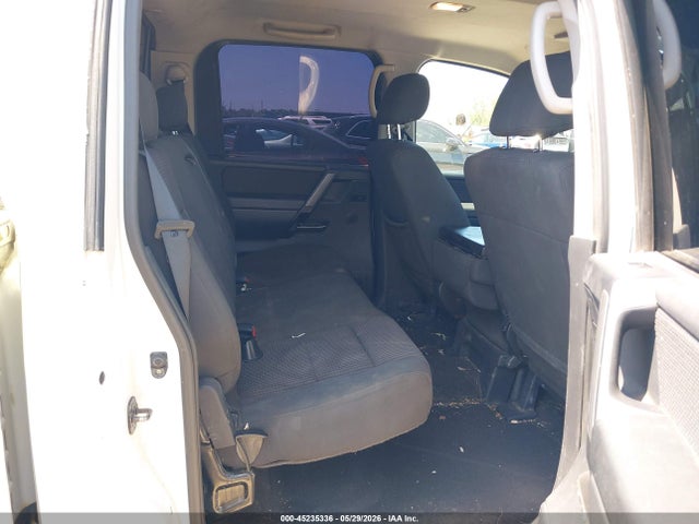 Nissan Titan Se