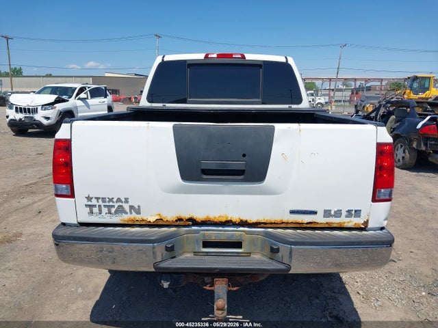 Nissan Titan Se