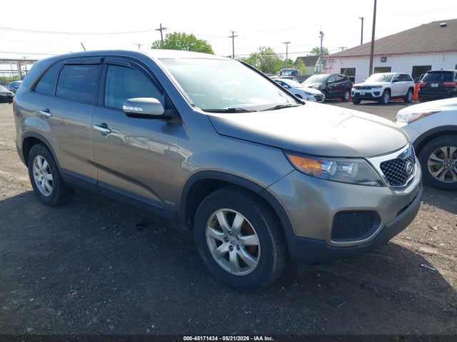 Salvage Kia Sorento Image