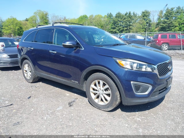 Salvage Kia Sorento Image