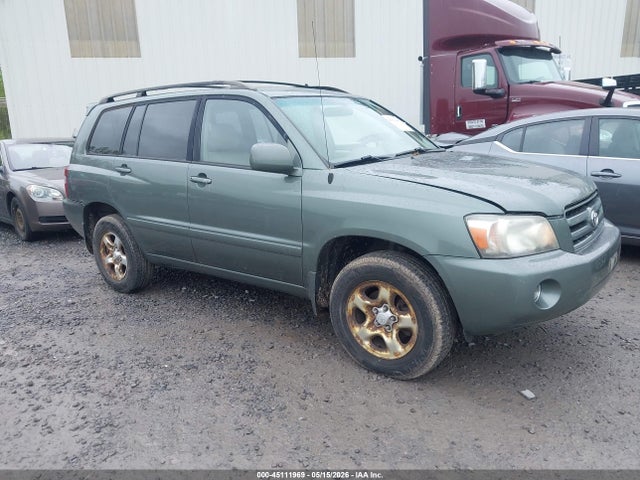 Salvage Toyota Highlander Image