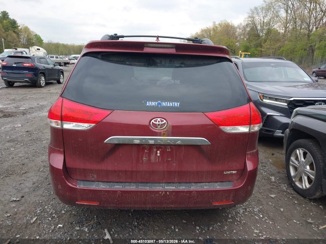 Toyota Sienna Limited V6 7 Passenger
