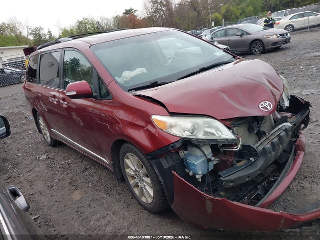 Toyota Sienna Limited V6 7 Passenger