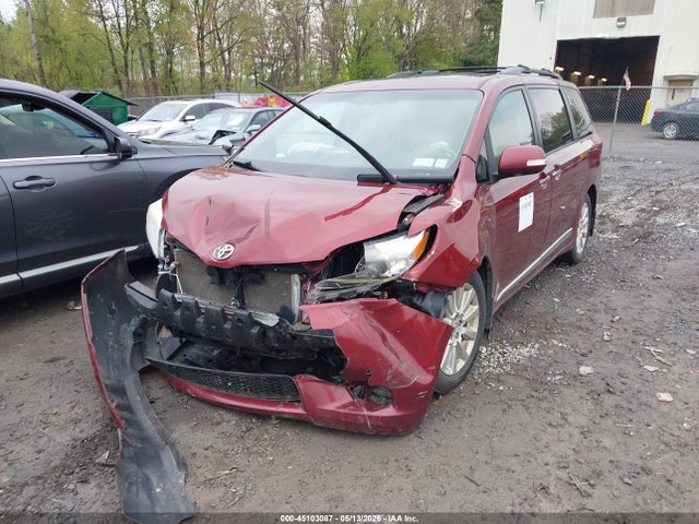 Toyota Sienna Limited V6 7 Passenger