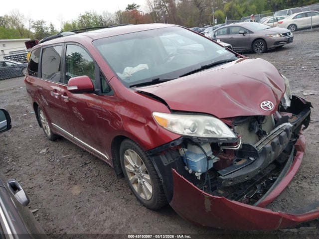 Salvage Toyota Sienna Image