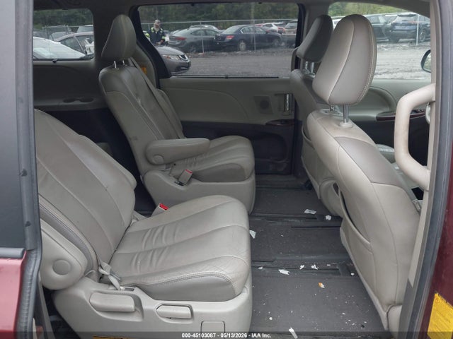 Toyota Sienna Limited V6 7 Passenger