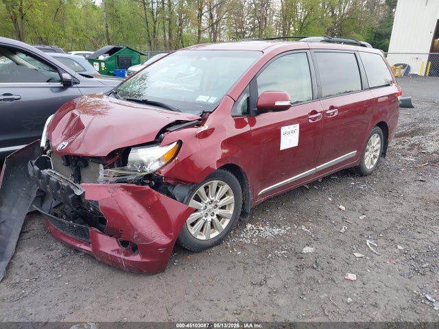 Toyota Sienna Limited V6 7 Passenger