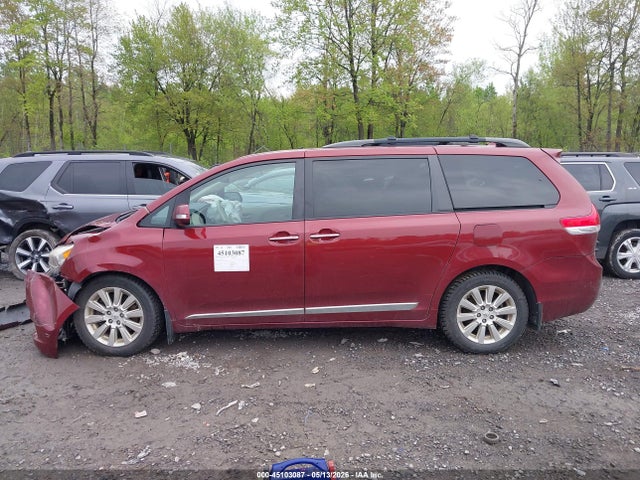 Toyota Sienna Limited V6 7 Passenger