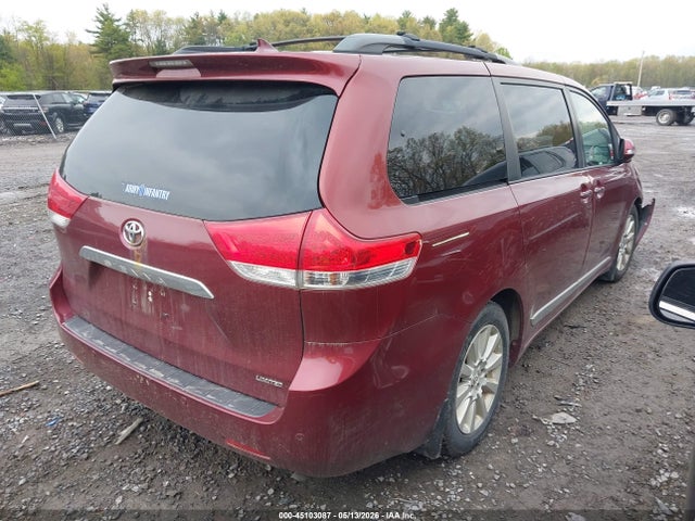 Toyota Sienna Limited V6 7 Passenger