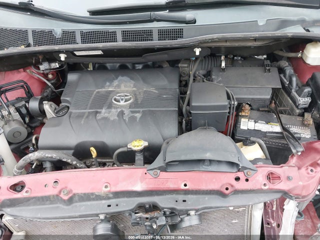 Toyota Sienna Limited V6 7 Passenger