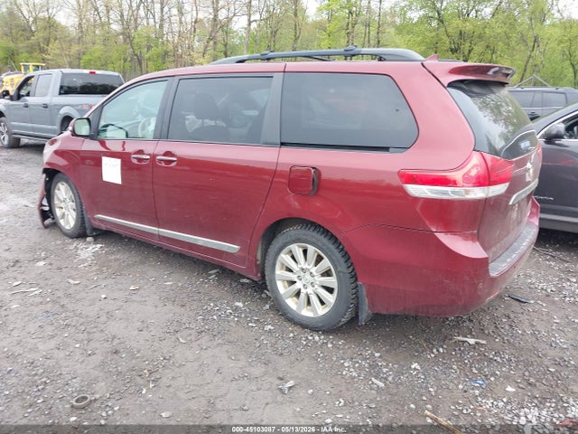 Toyota Sienna Limited V6 7 Passenger