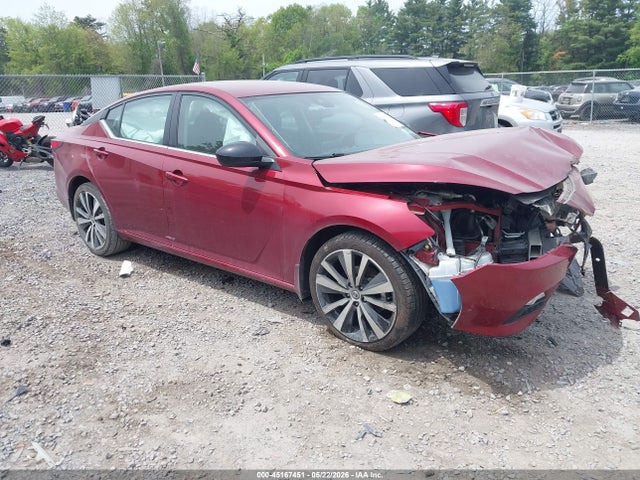 Salvage Nissan Altima Image