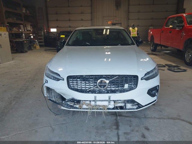 Volvo S60 B5 Plus Dark Theme