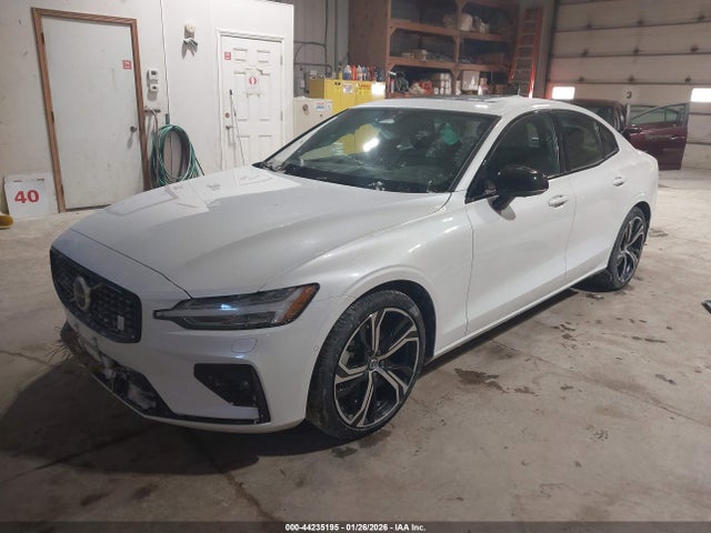 Volvo S60 B5 Plus Dark Theme