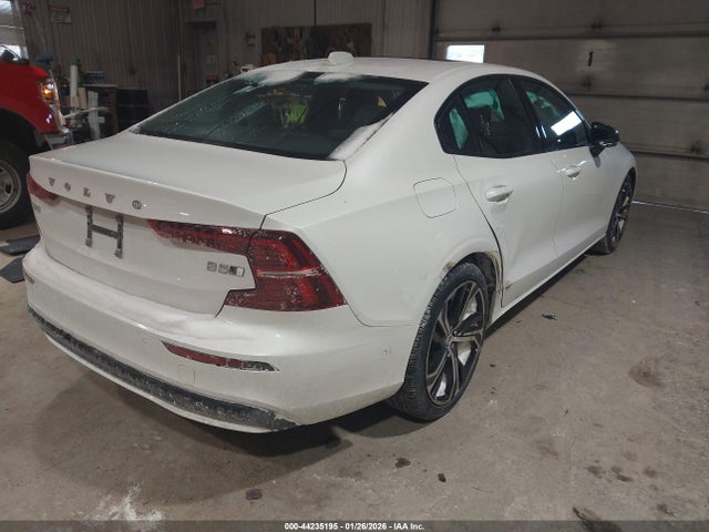Volvo S60 B5 Plus Dark Theme