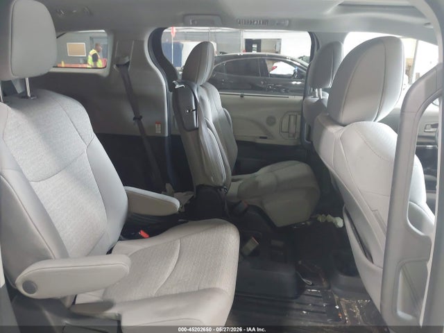Toyota Sienna Le