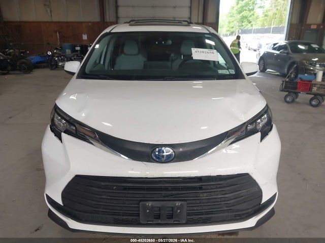 Toyota Sienna Le