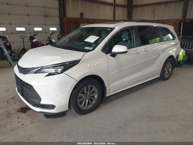 Toyota Sienna Le