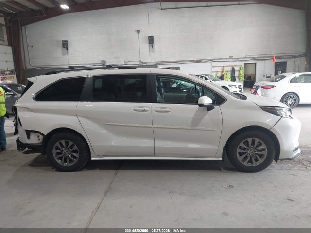 Toyota Sienna Le