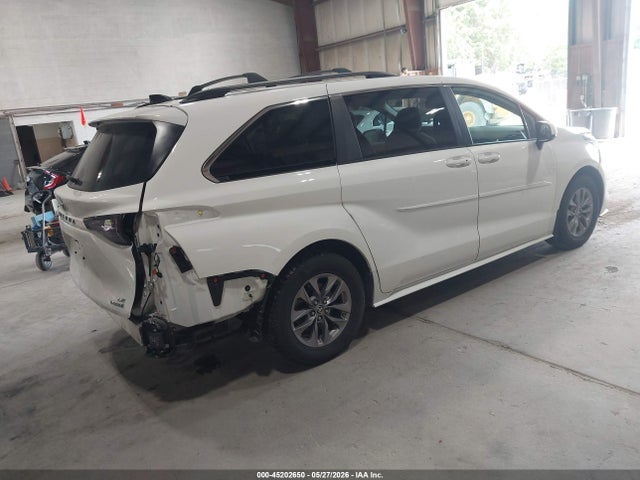 Toyota Sienna Le