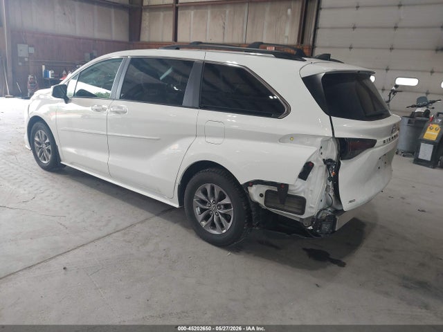 Toyota Sienna Le