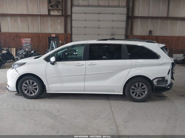 Toyota Sienna Le