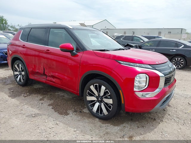 Salvage Mitsubishi Outlander Image