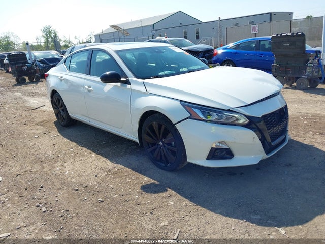 Salvage Nissan Altima Image