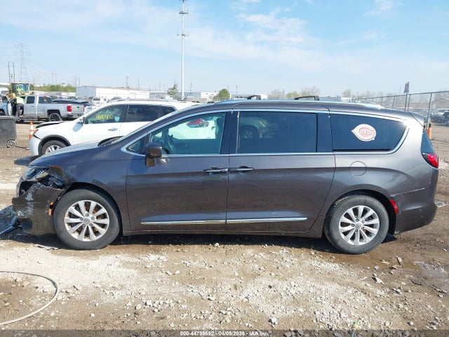 Chrysler Pacifica Touring L