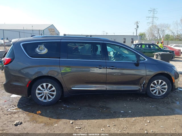 Chrysler Pacifica Touring L