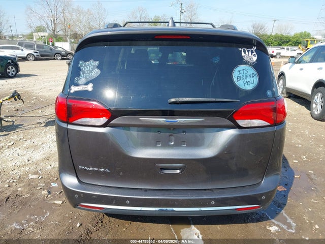 Chrysler Pacifica Touring L