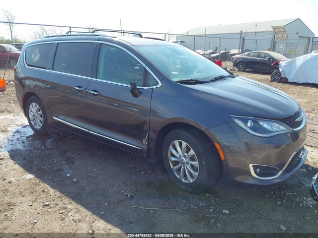 Salvage Chrysler Pacifica Image