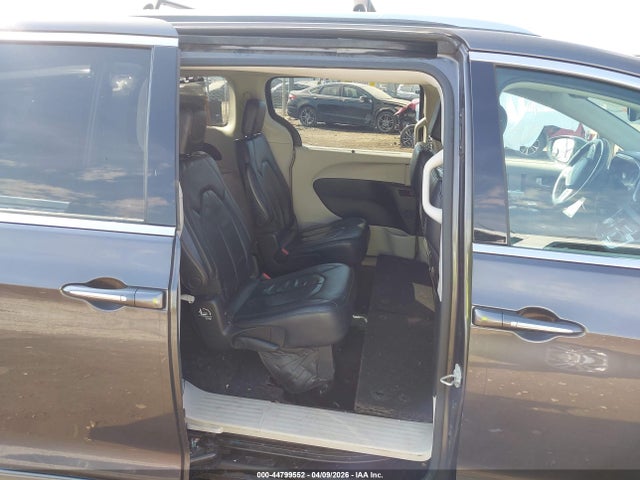 Chrysler Pacifica Touring L