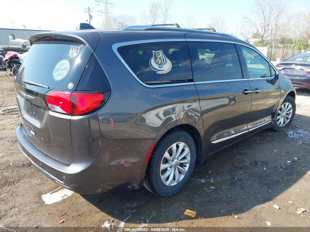 Chrysler Pacifica Touring L