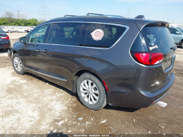 Chrysler Pacifica Touring L