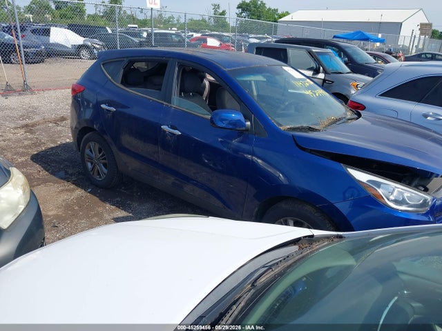 Salvage Hyundai TUCSON Image