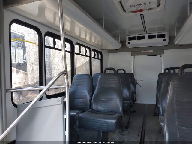 Ford Bus E-350 Cutaway