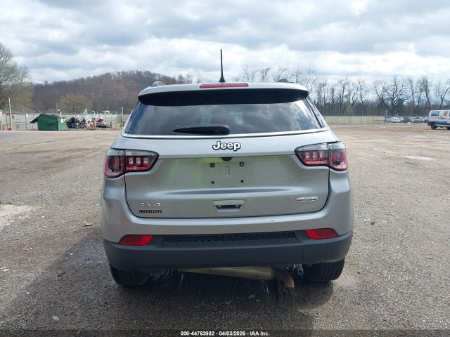 Jeep Compass Latitude Lux Fwd