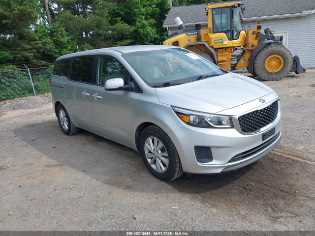 Salvage Kia Sedona Image