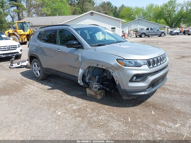 Salvage Jeep Compass Image