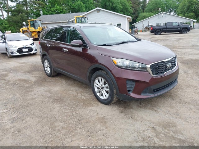 Salvage Kia Sorento Image