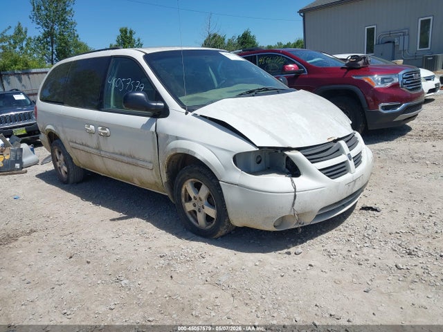 Salvage Dodge Grand Caravan Image