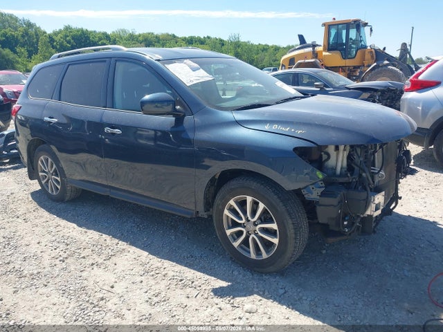 Salvage Nissan Pathfinder Image