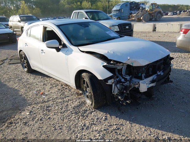 Salvage Mazda Mazda3 Image