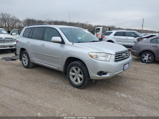 Salvage Toyota Highlander Image