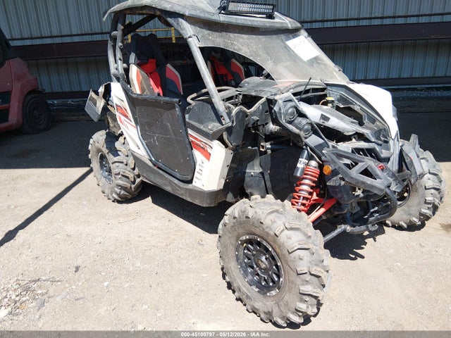 Salvage Can-Am Maverick Image