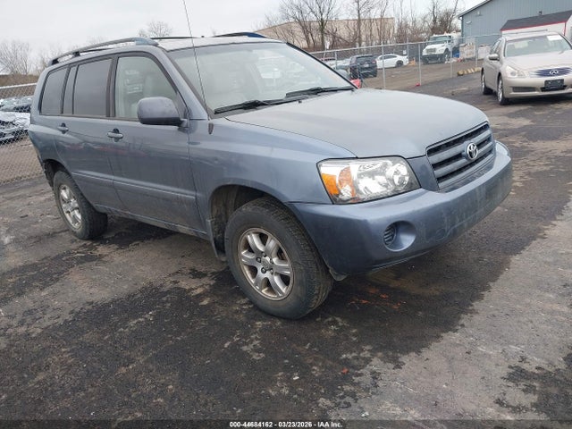 Salvage Toyota Highlander Image
