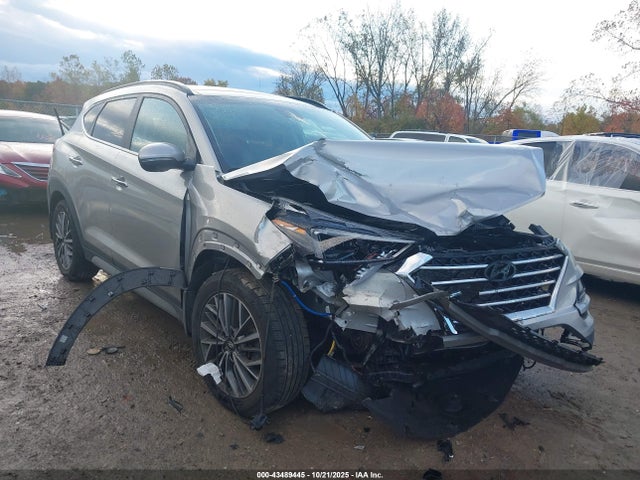 Salvage Hyundai TUCSON Image