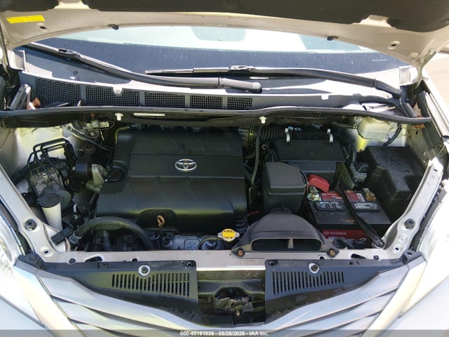 Toyota Sienna Xle 8 Passenger