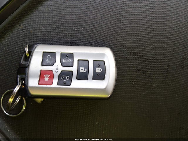 Toyota Sienna Xle 8 Passenger
